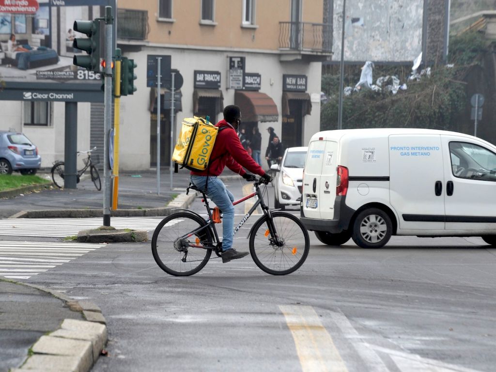 Politiche per il lavoro. Dal Comune di Milano impegno per i rider
