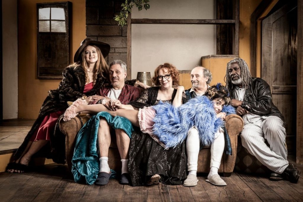 PIGIAMA PER SEI al Teatro Manzoni di Milano 