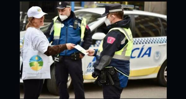 Nel 2022 i ministri volontari della Via della Felicità si sono riversati nelle strade innondando i media Europei e nel mondo