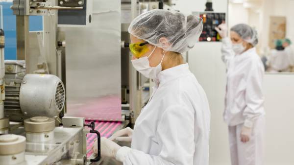 Industria farmaceutica: Giorgetti autorizza investimenti per 204 milioni